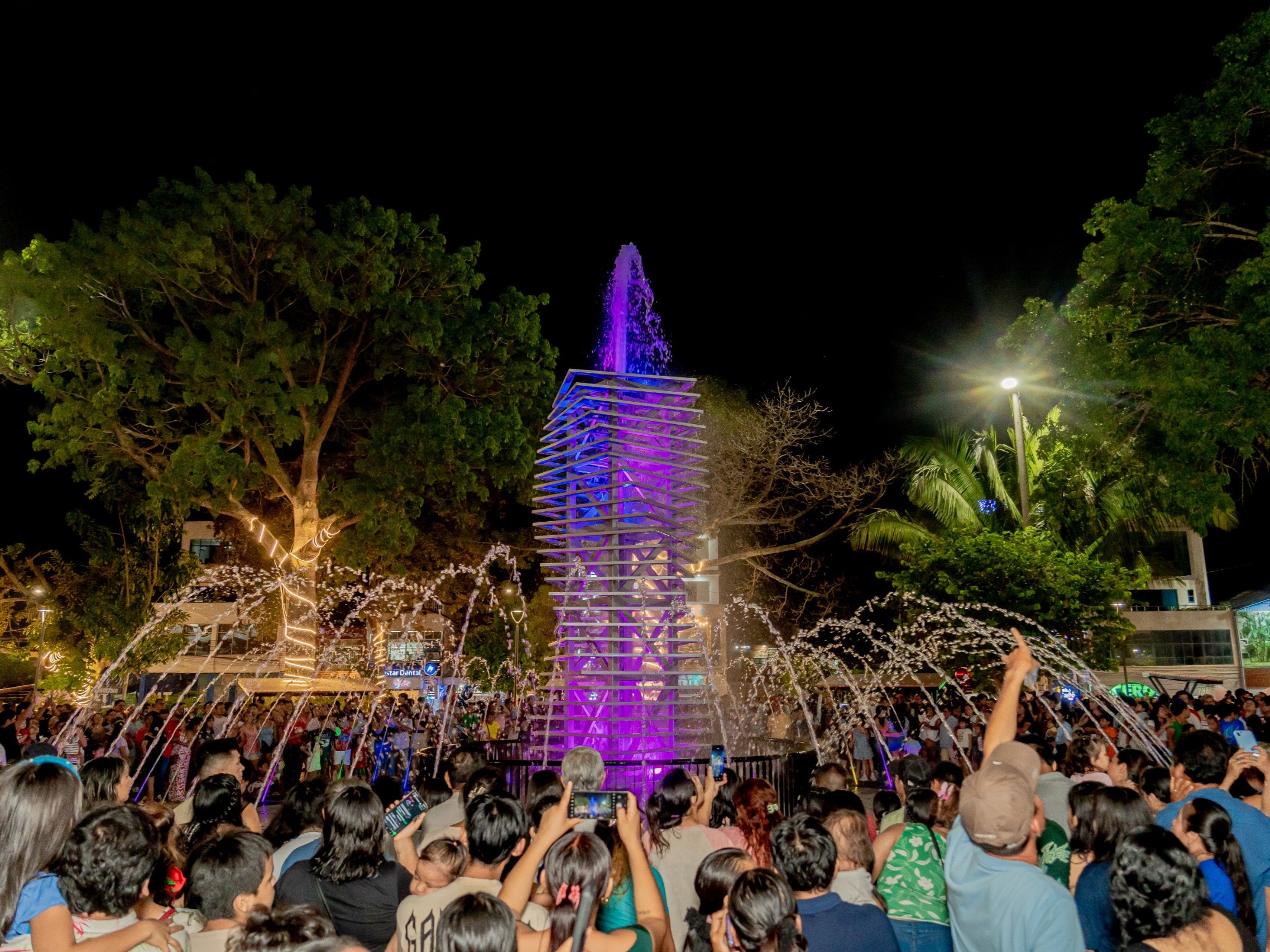 1318996-plaza-de-armas